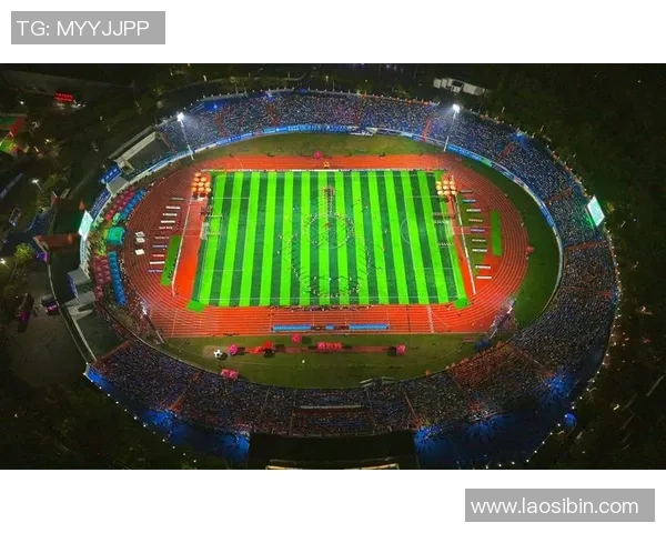 足球明星与粉丝共舞互动盛宴点燃全场热情与快乐