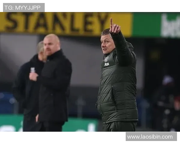 伯恩利与热刺激战正酣比分悬念不断引发球迷热议